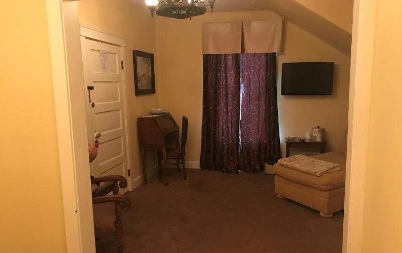 Hollister Ye Olde English Inn מראה חיצוני תמונה